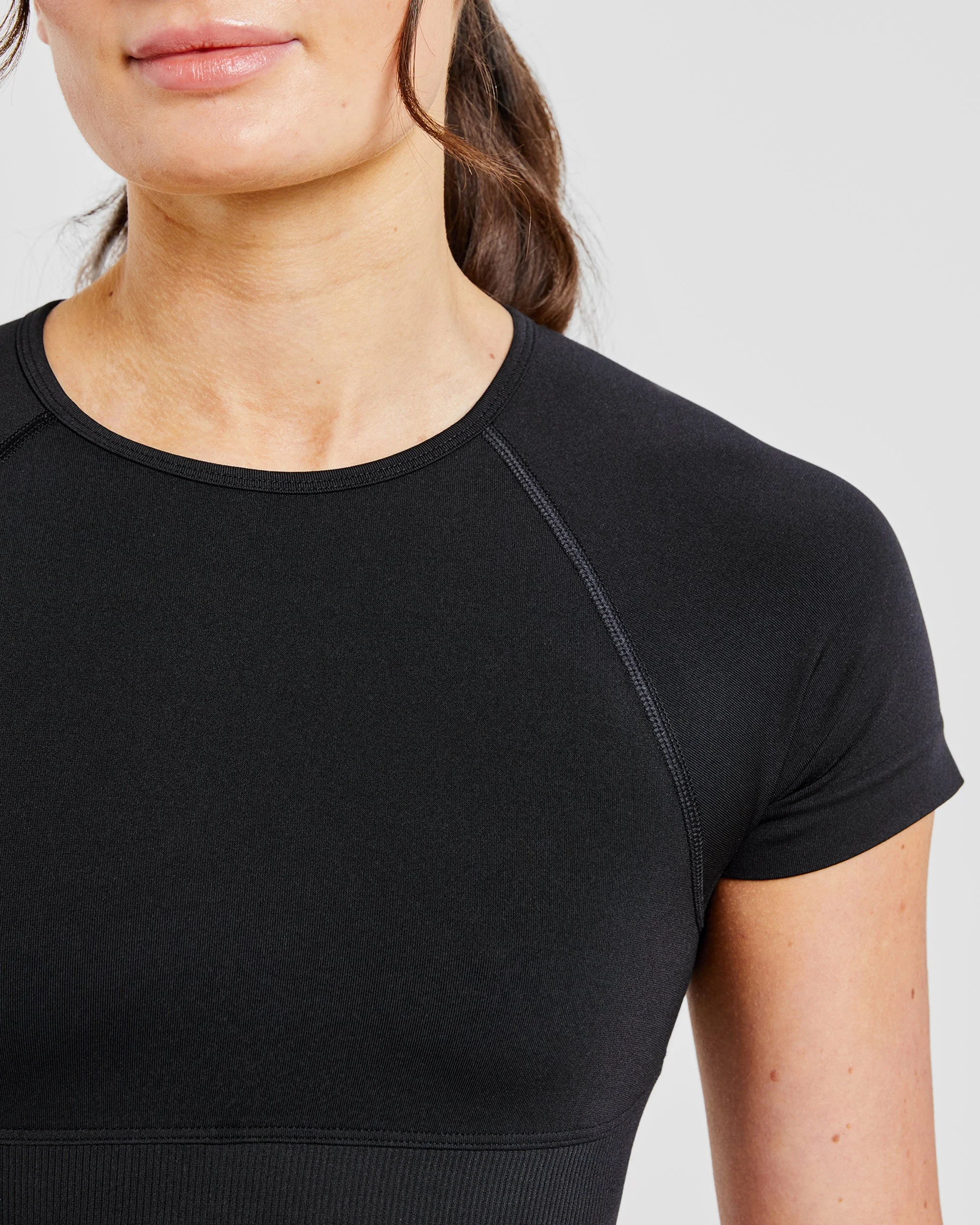 Adapt Seamless Crop Top - Noir - Image 5
