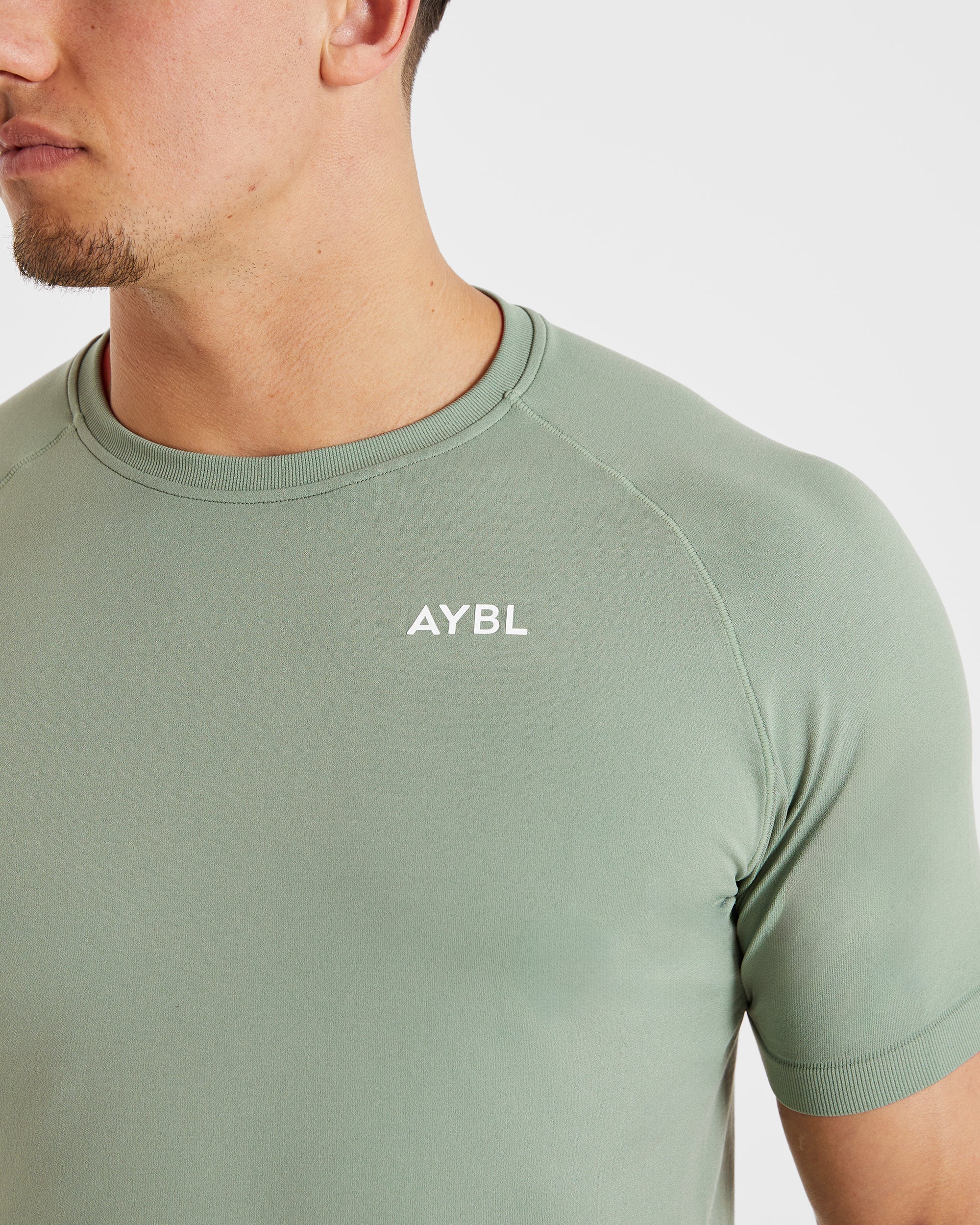 Ascend Seamless T Shirt - Olive Vert - Image 6