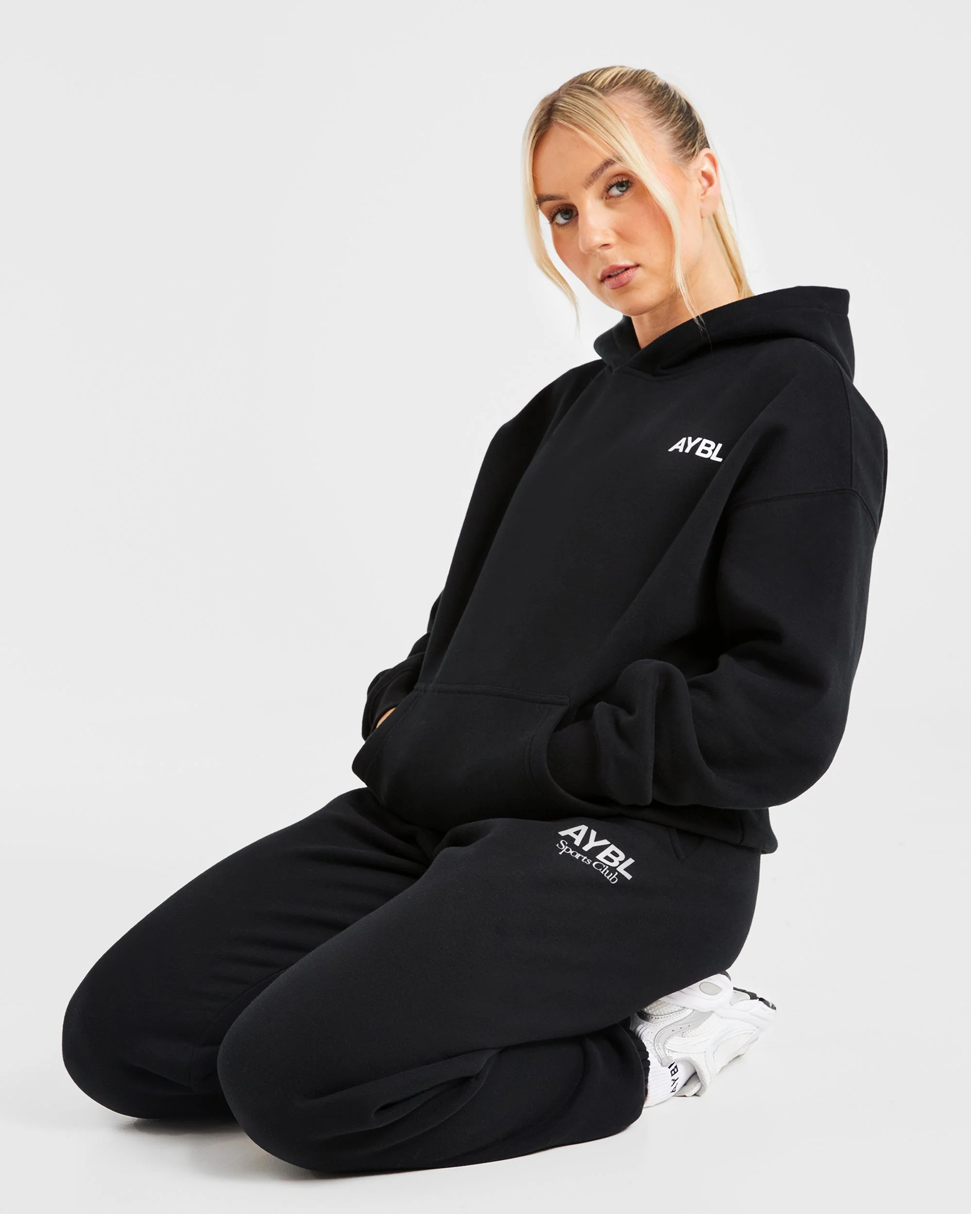 AYBL Sports Club Oversized Joggers - Noir/Blanc - Image 8