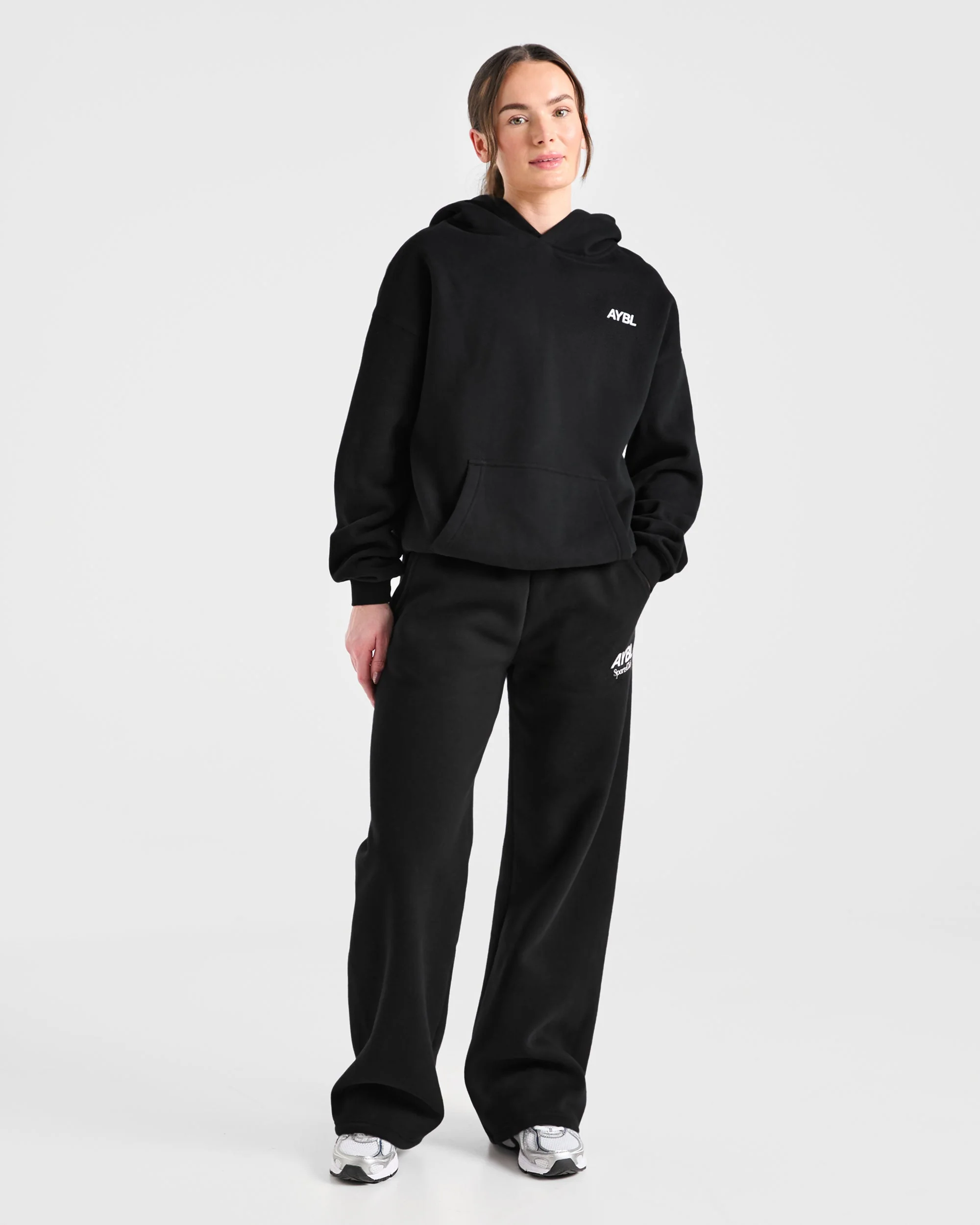 AYBL Sports Club Oversized Straight Leg Joggers - Noir/Blanc - Image 3