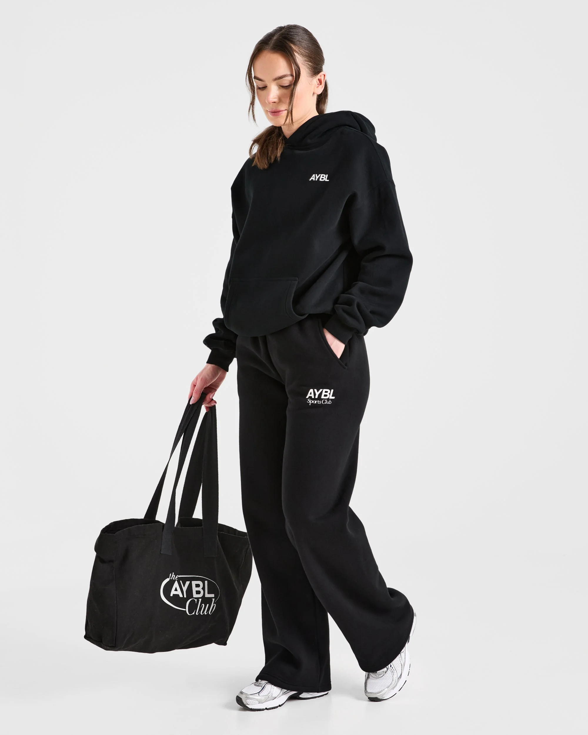 AYBL Sports Club Oversized Straight Leg Joggers - Noir/Blanc - Image 8