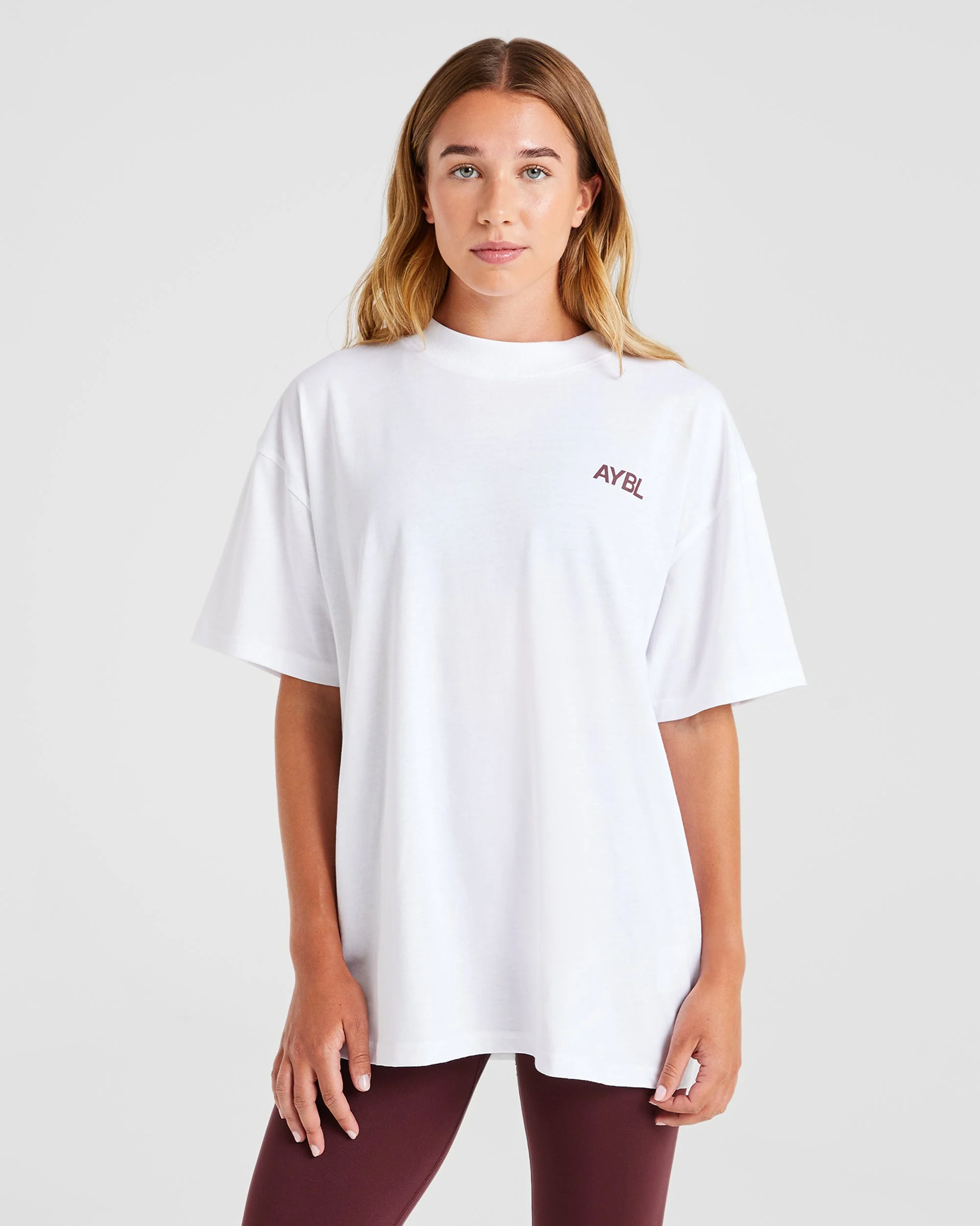 AYBL Sports Club Oversized T Shirt - Blanc/Bourgogne - Image 2