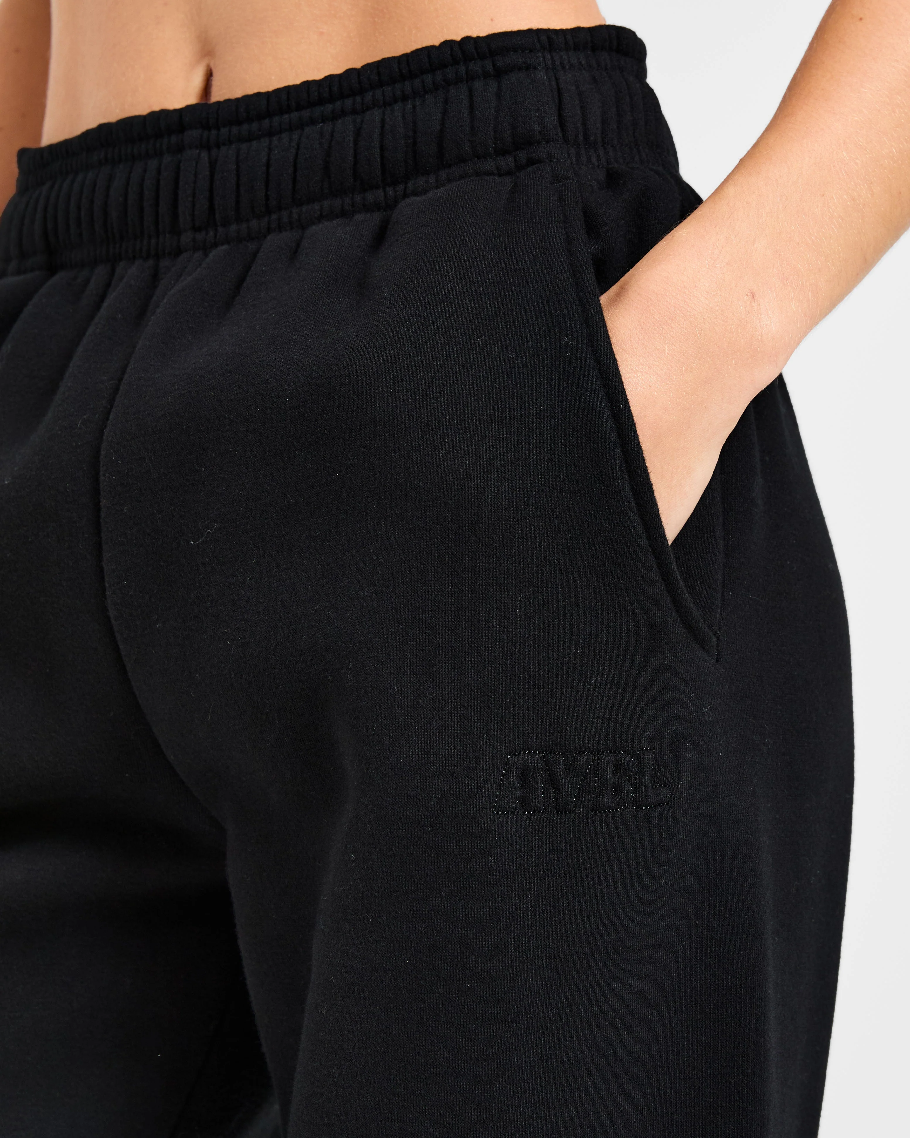 Classic Plush Oversized Straight Leg Joggers - Noir - Image 6