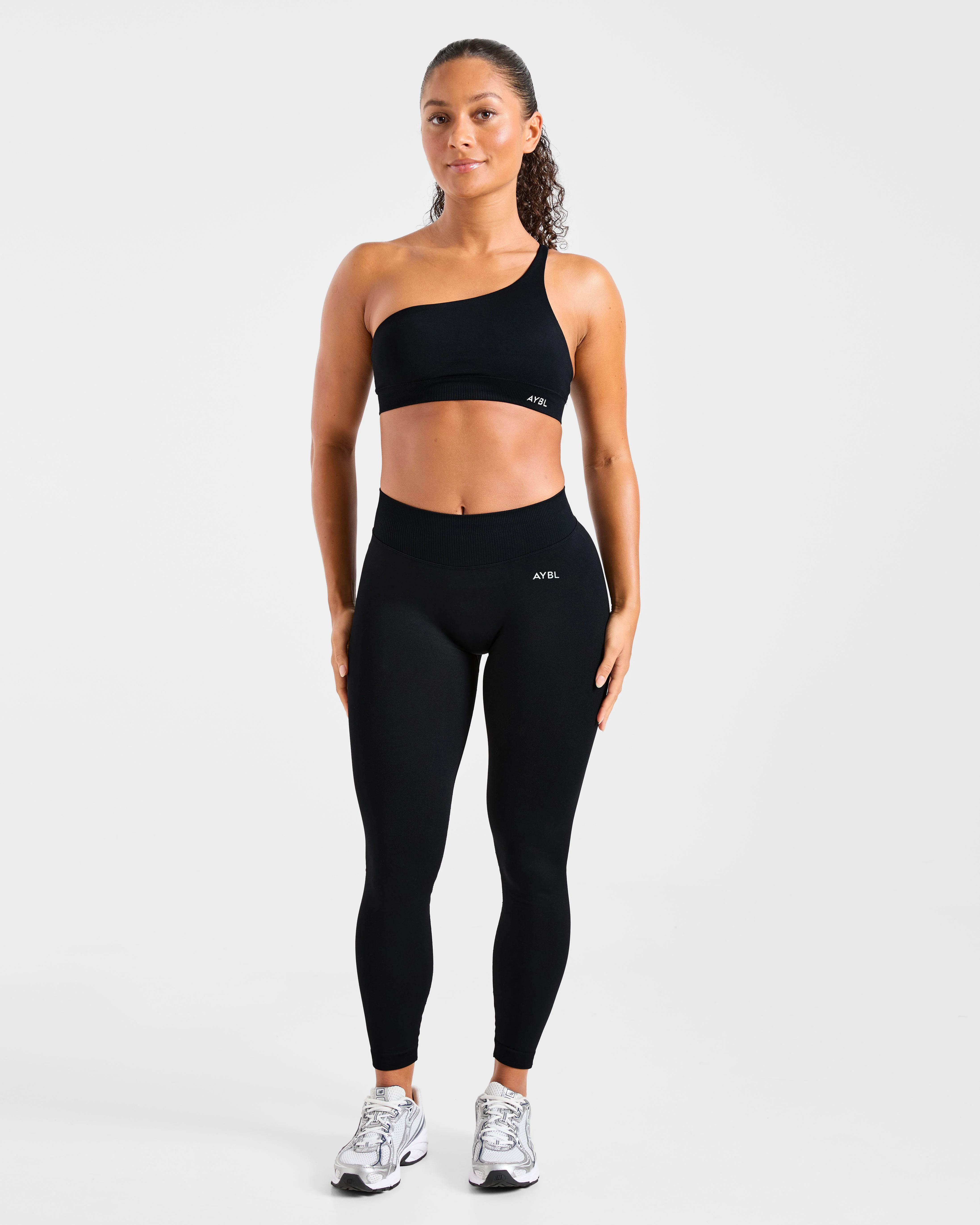 Enhance Seamless One Shoulder Sports Bra - Noir - Image 3