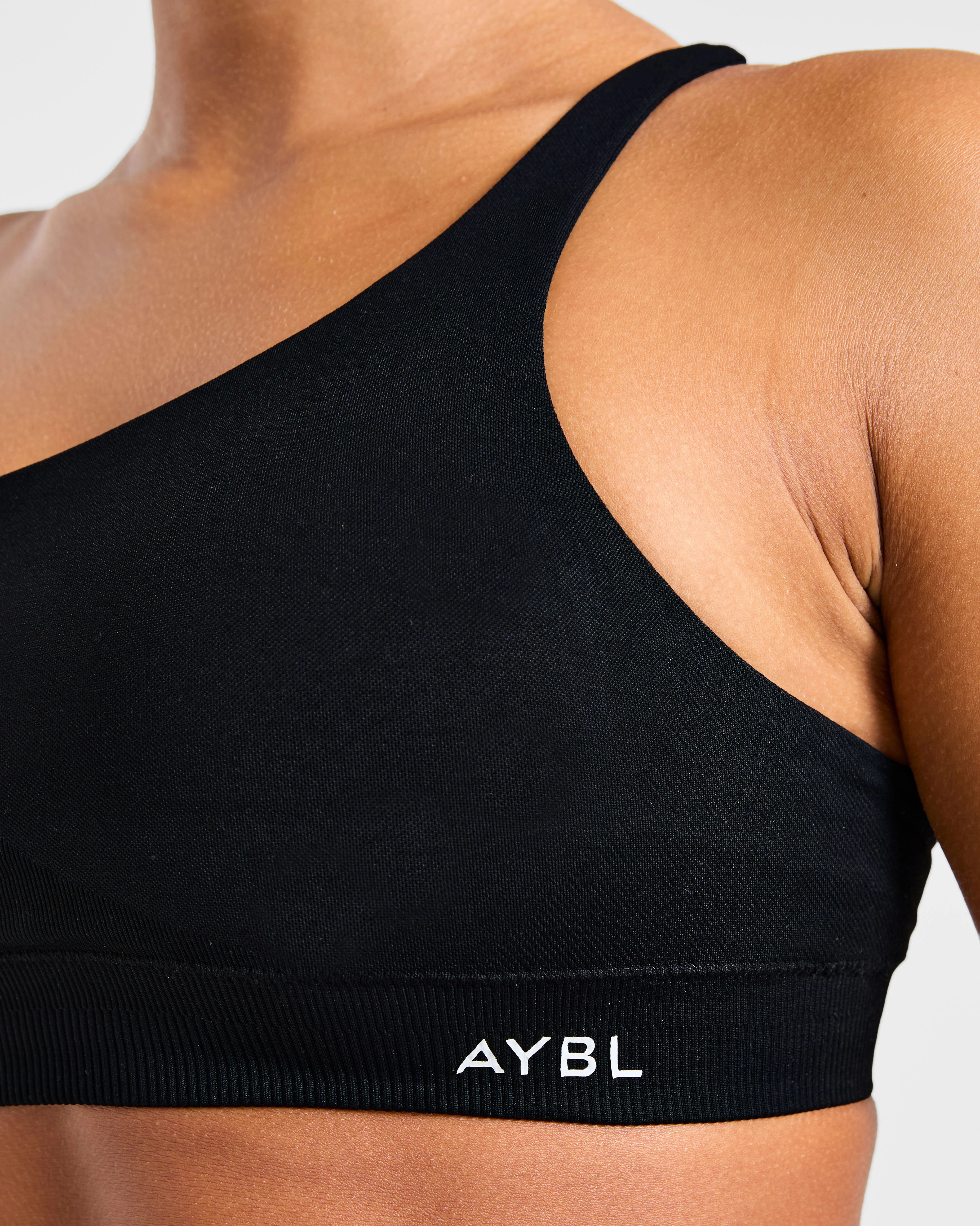Enhance Seamless One Shoulder Sports Bra - Noir - Image 5