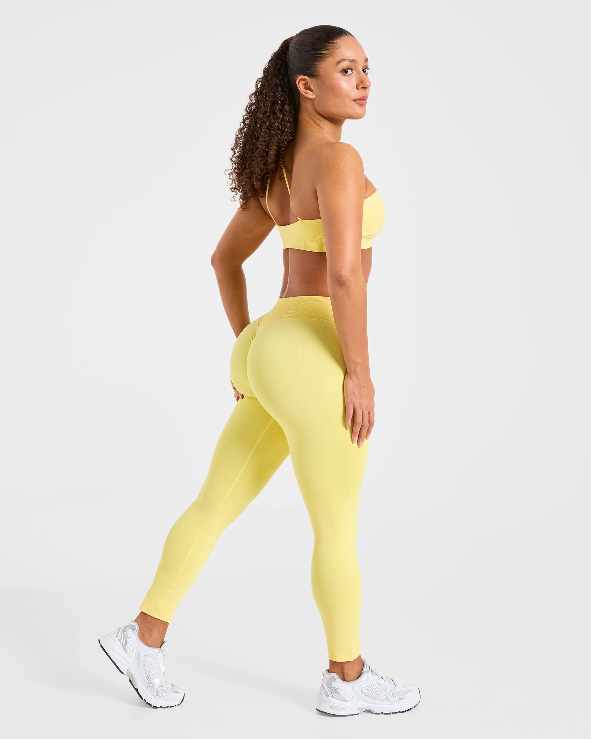 Enhance Seamless One Shoulder Sports Bra - Bright Jaune - Image 4