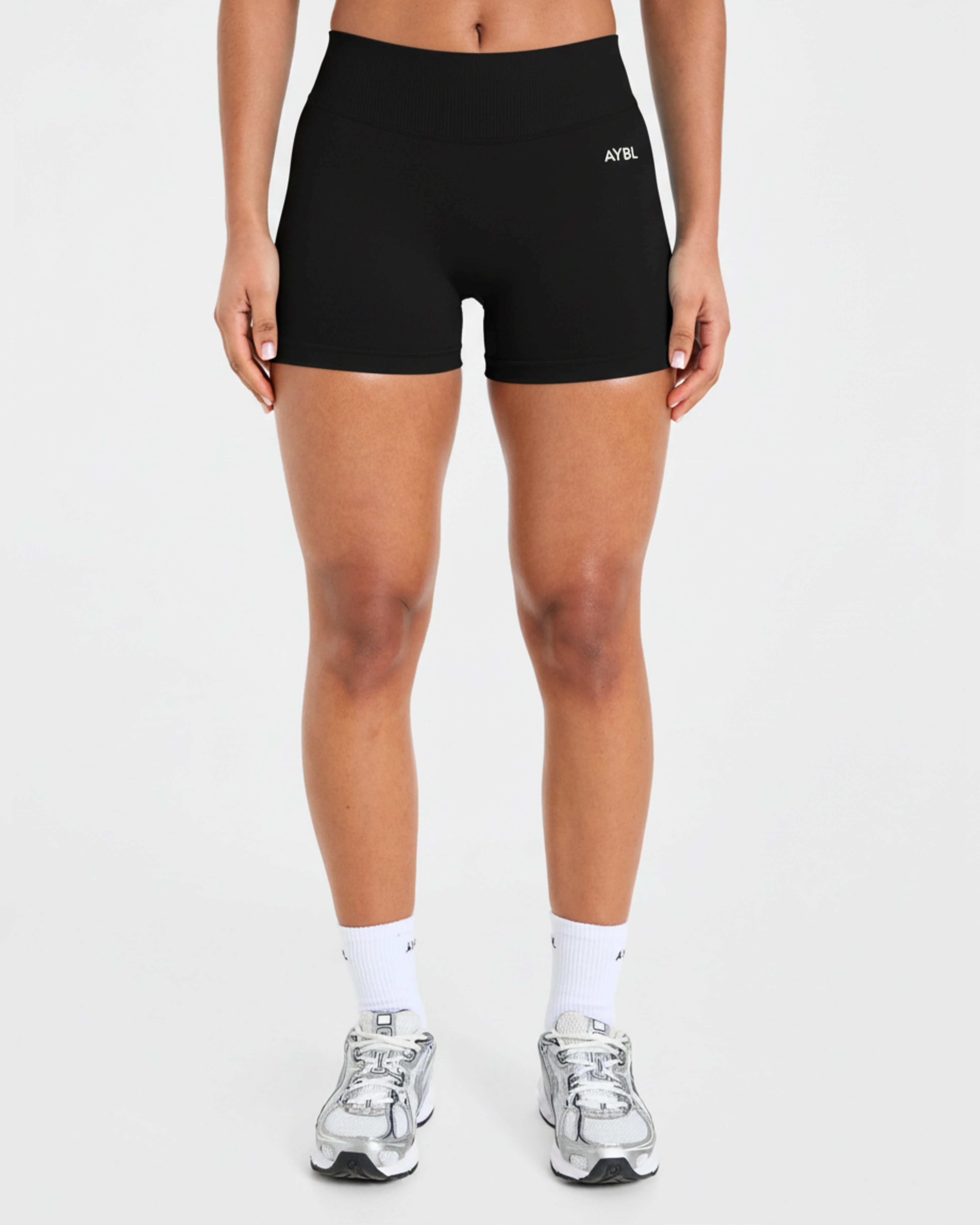 Enhance Seamless Shorts | 3.5" - Noir - Image 2