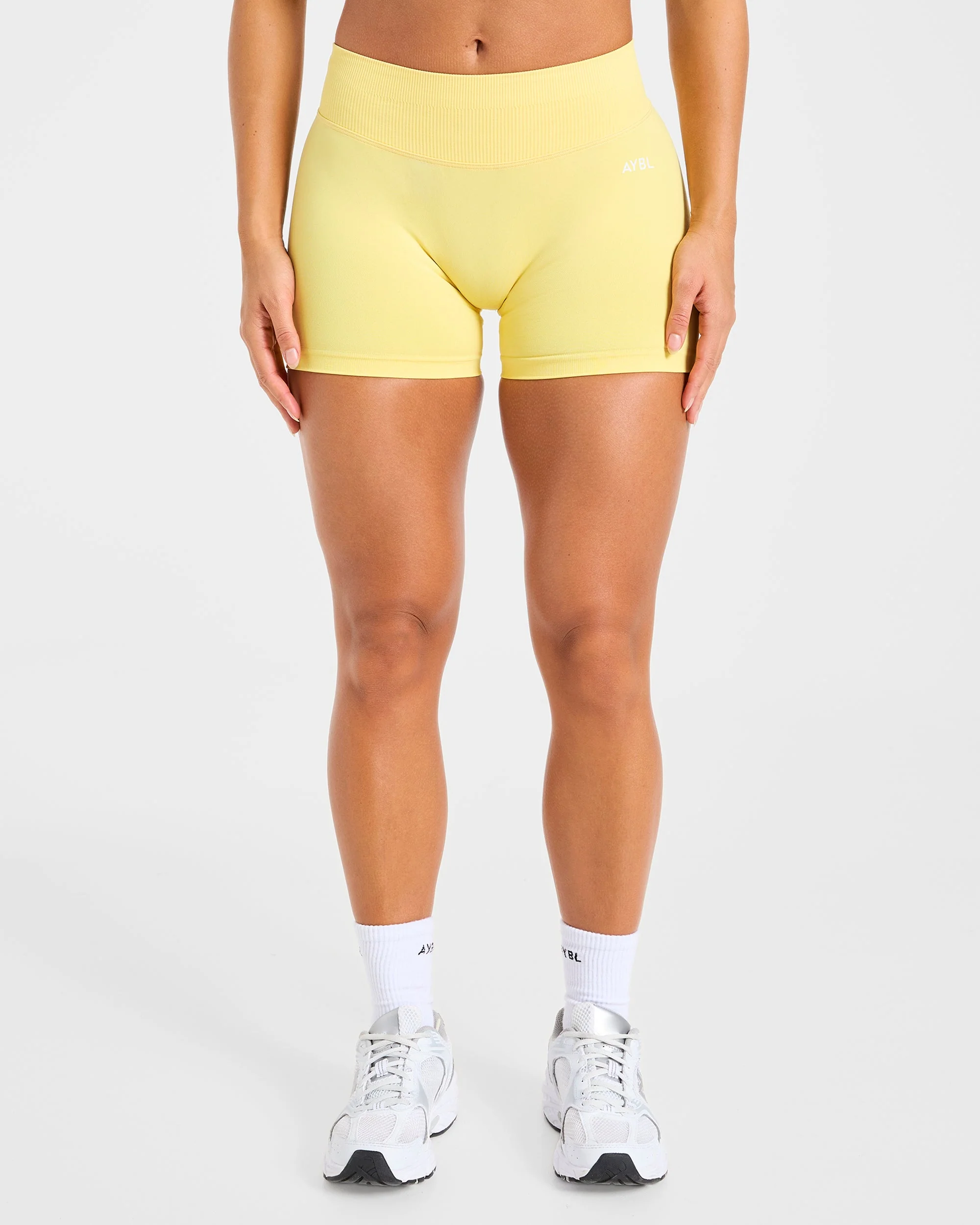 Enhance Seamless Shorts | 3.5" - Bright Jaune - Image 2