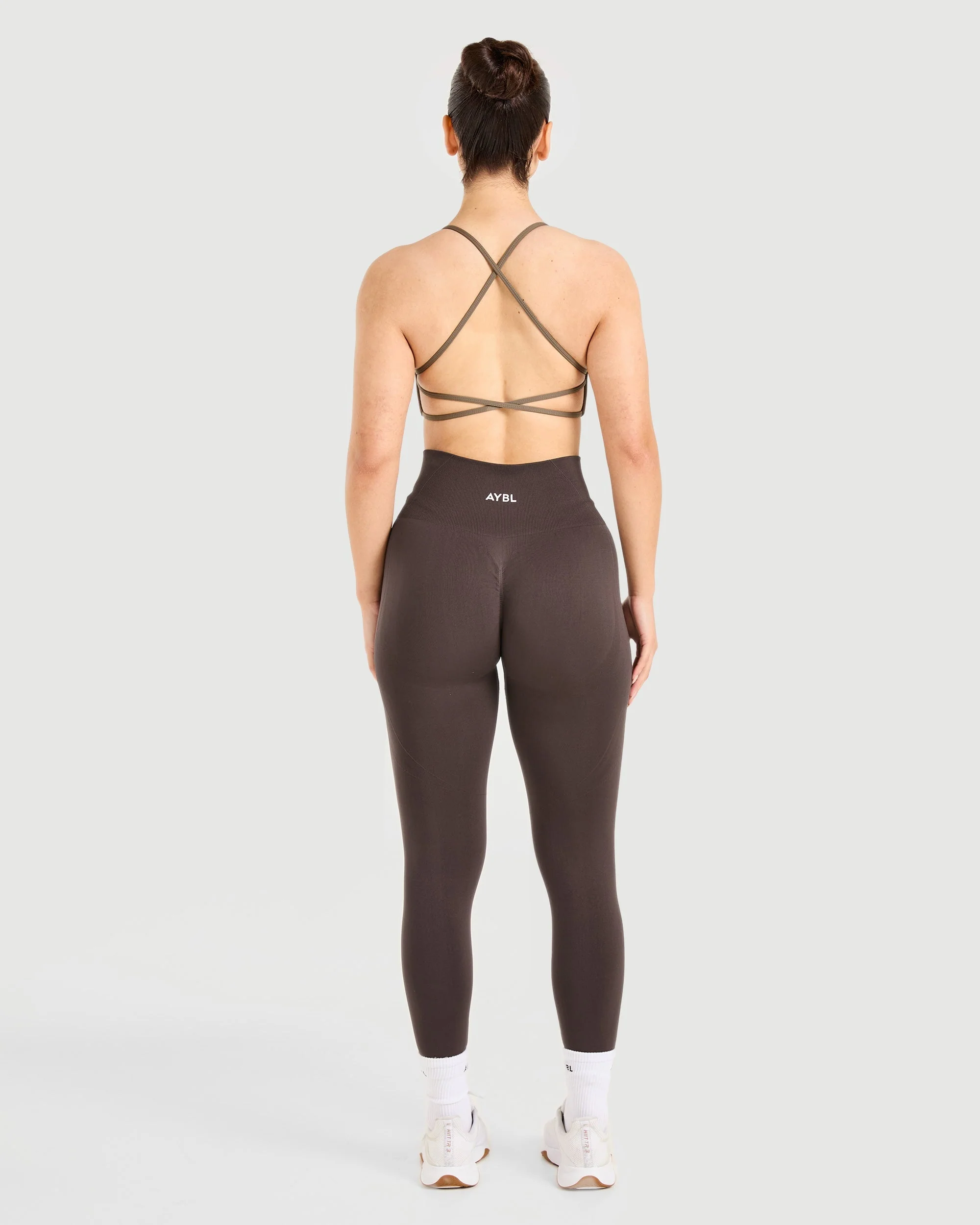Essential Crossback Sports Bra - Mocha Brun - Image 4