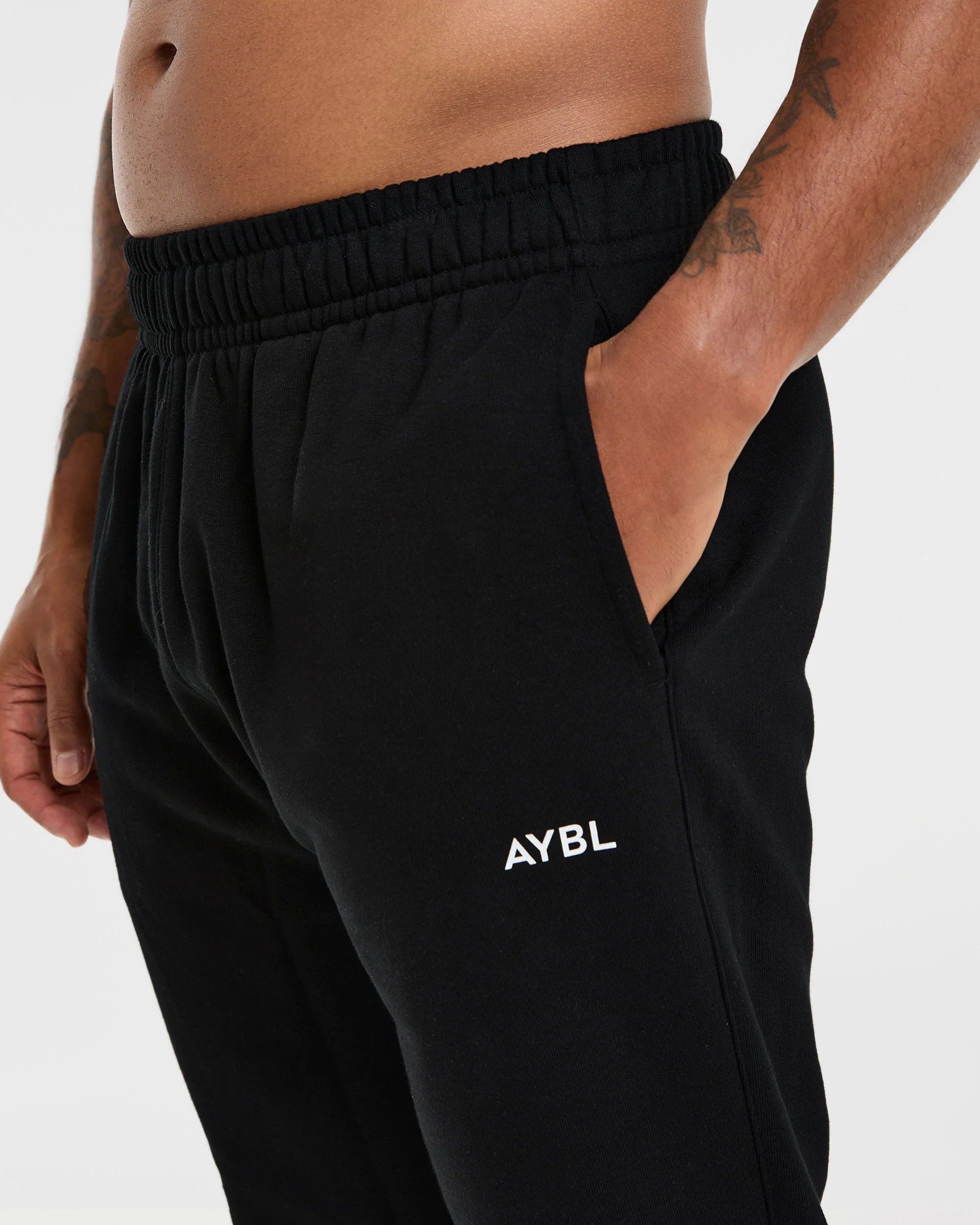 Essential Lightweight Joggers - Noir - Image 6