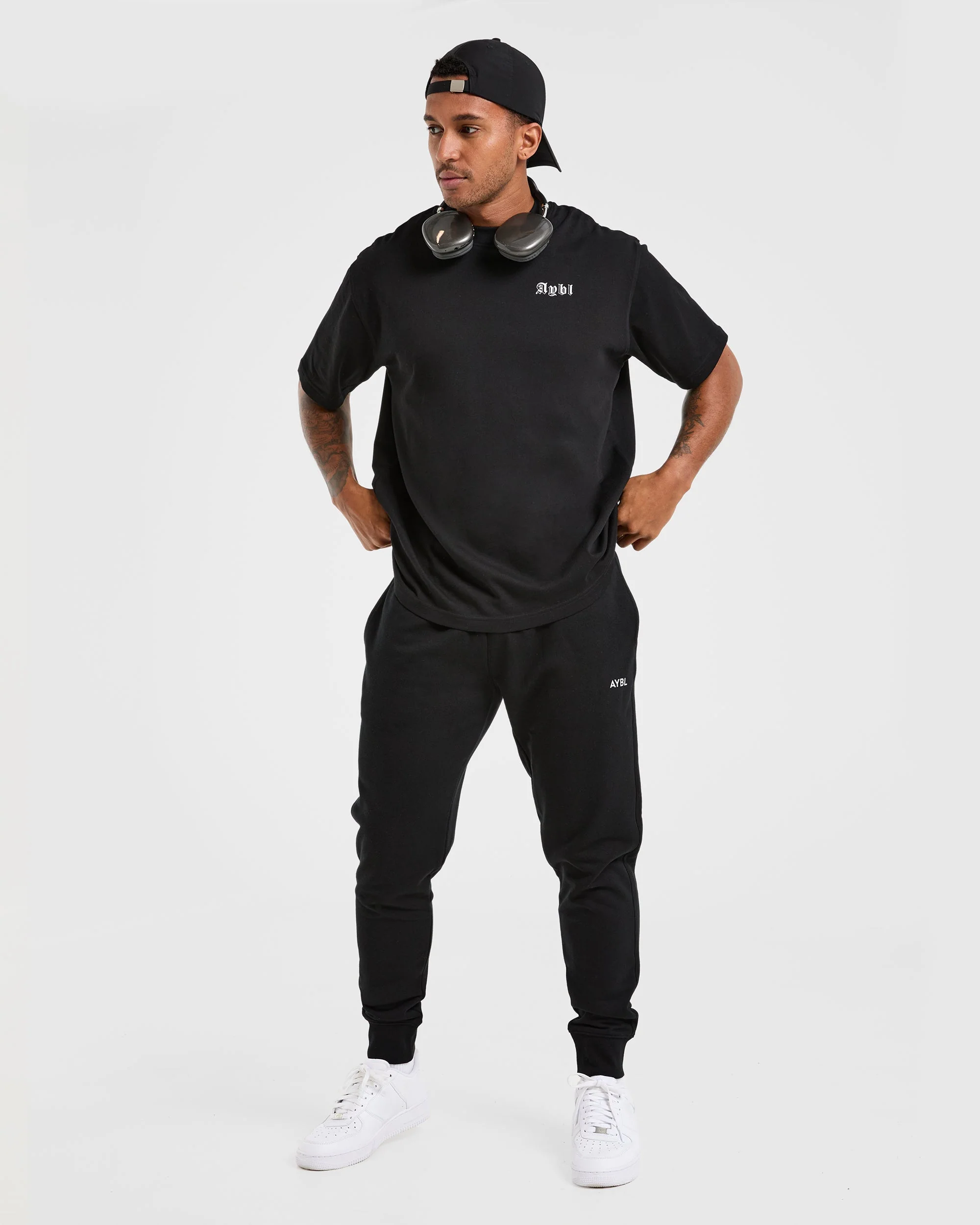 Essential Lightweight Joggers - Noir - Image 8