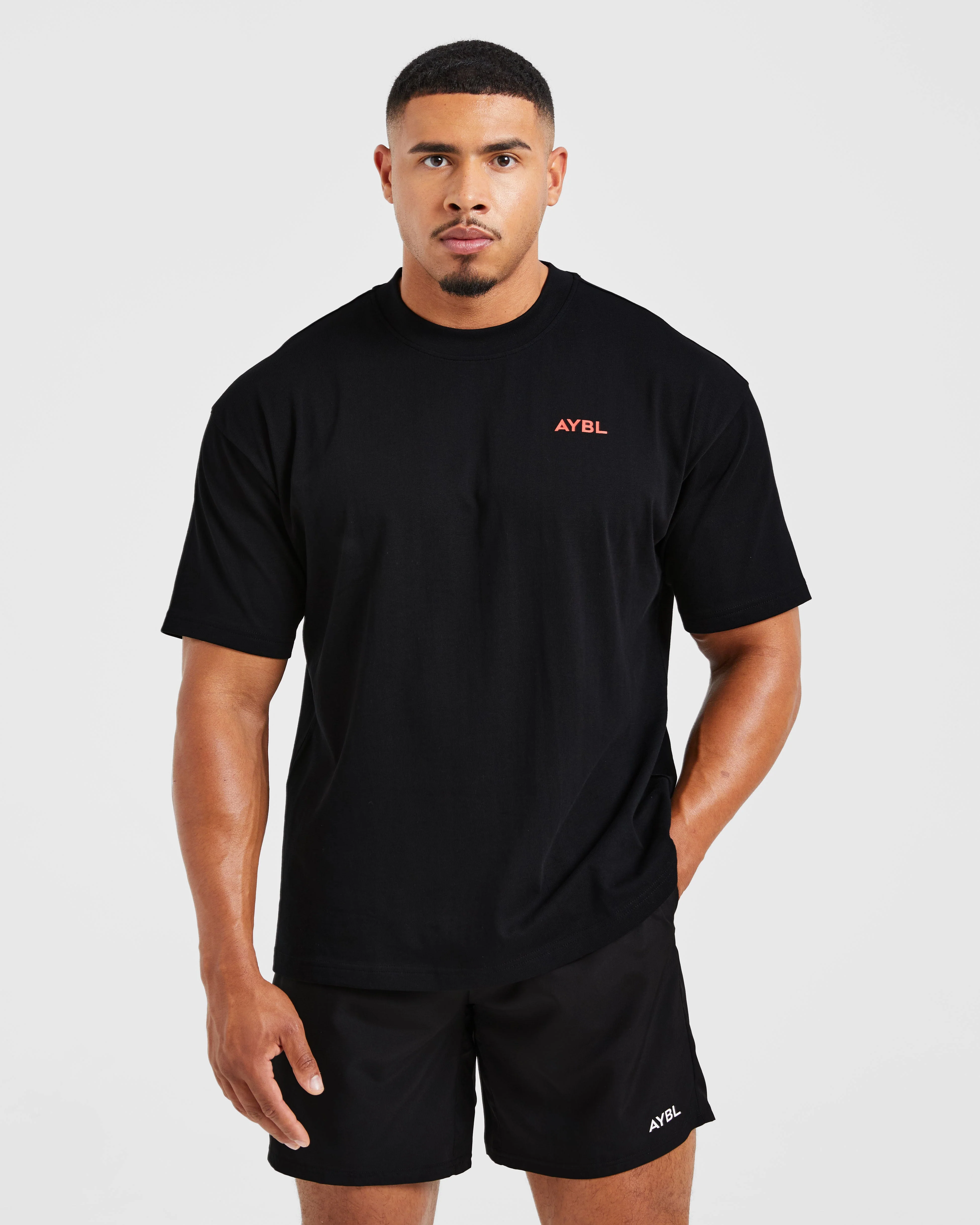 Essential Oversized T Shirt - Noir/Rouge - Image 2