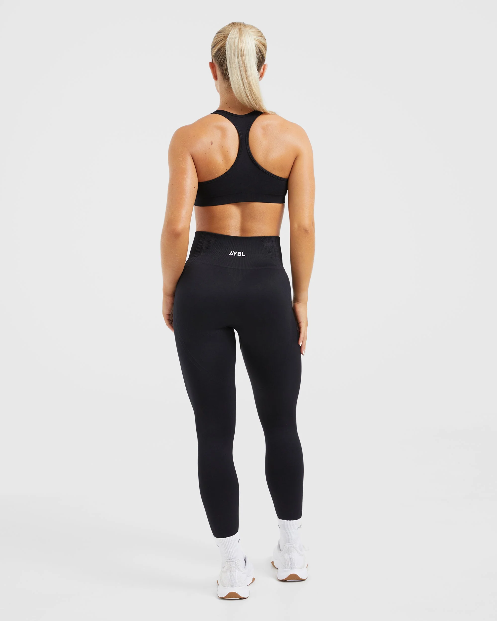 Essential Seamless Racer Back Sports Bra - Noir - Image 4