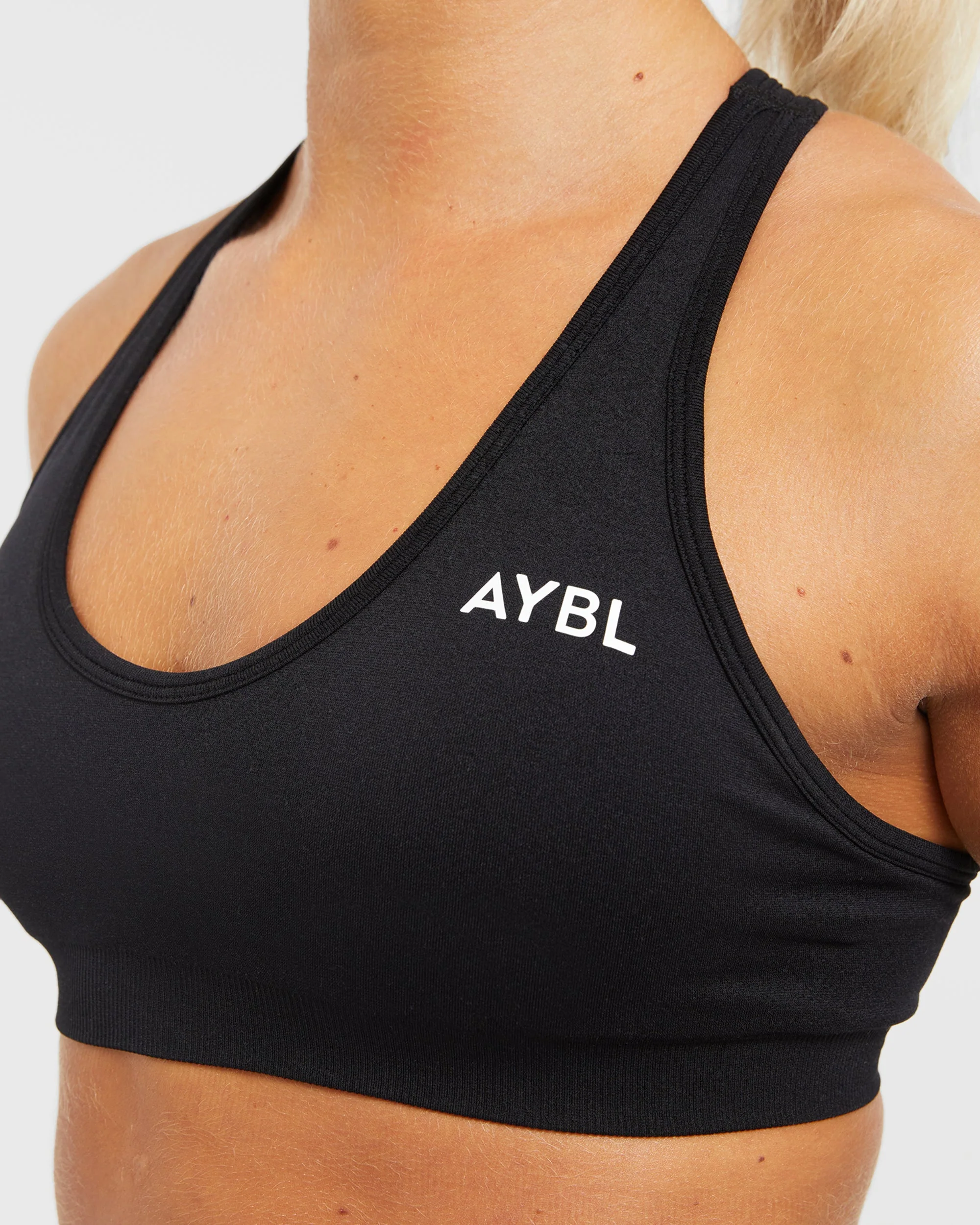 Essential Seamless Racer Back Sports Bra - Noir - Image 5