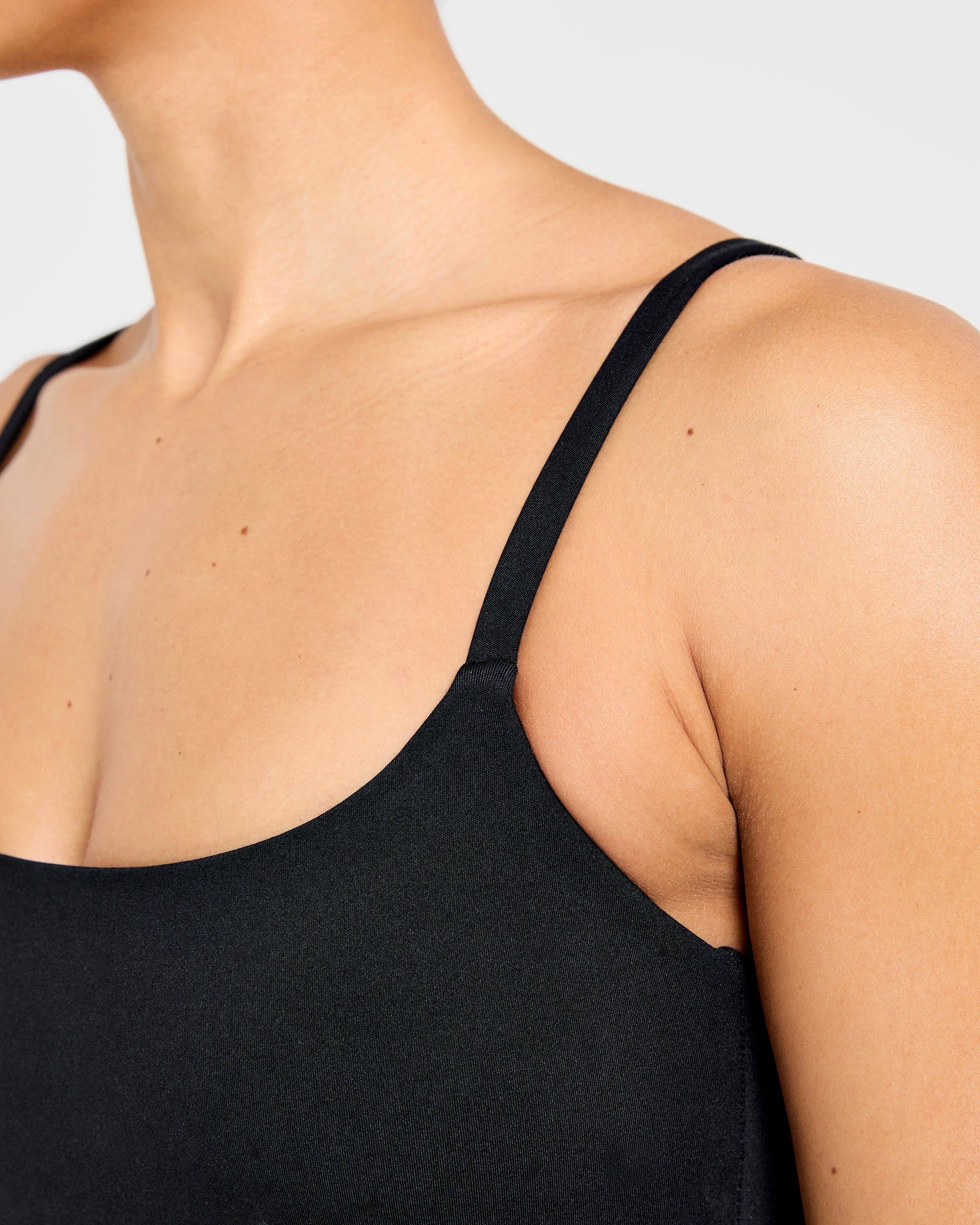 Essential Strappy Tank Top - Noir - Image 5