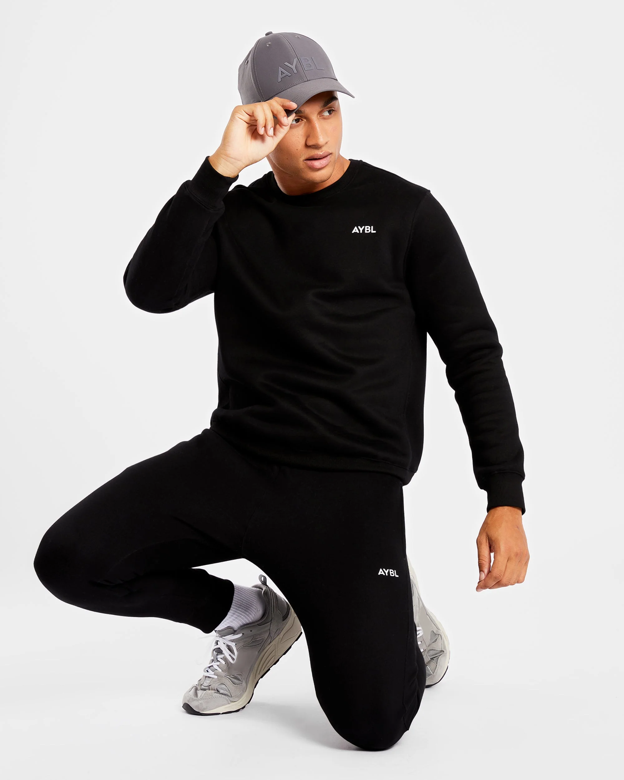 Essential Sweater - Noir - Image 8