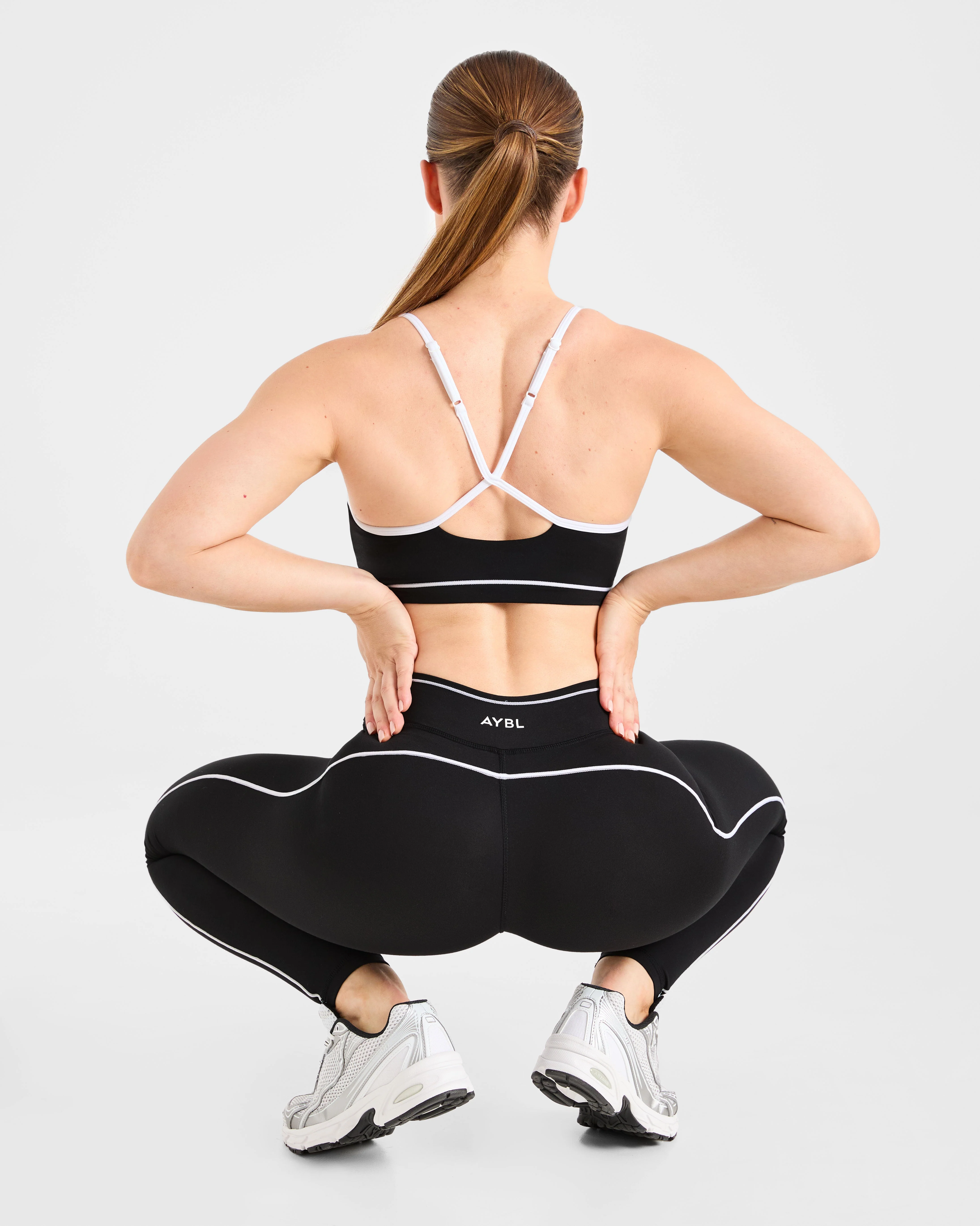 Form Sports Bra - Noir - Image 7