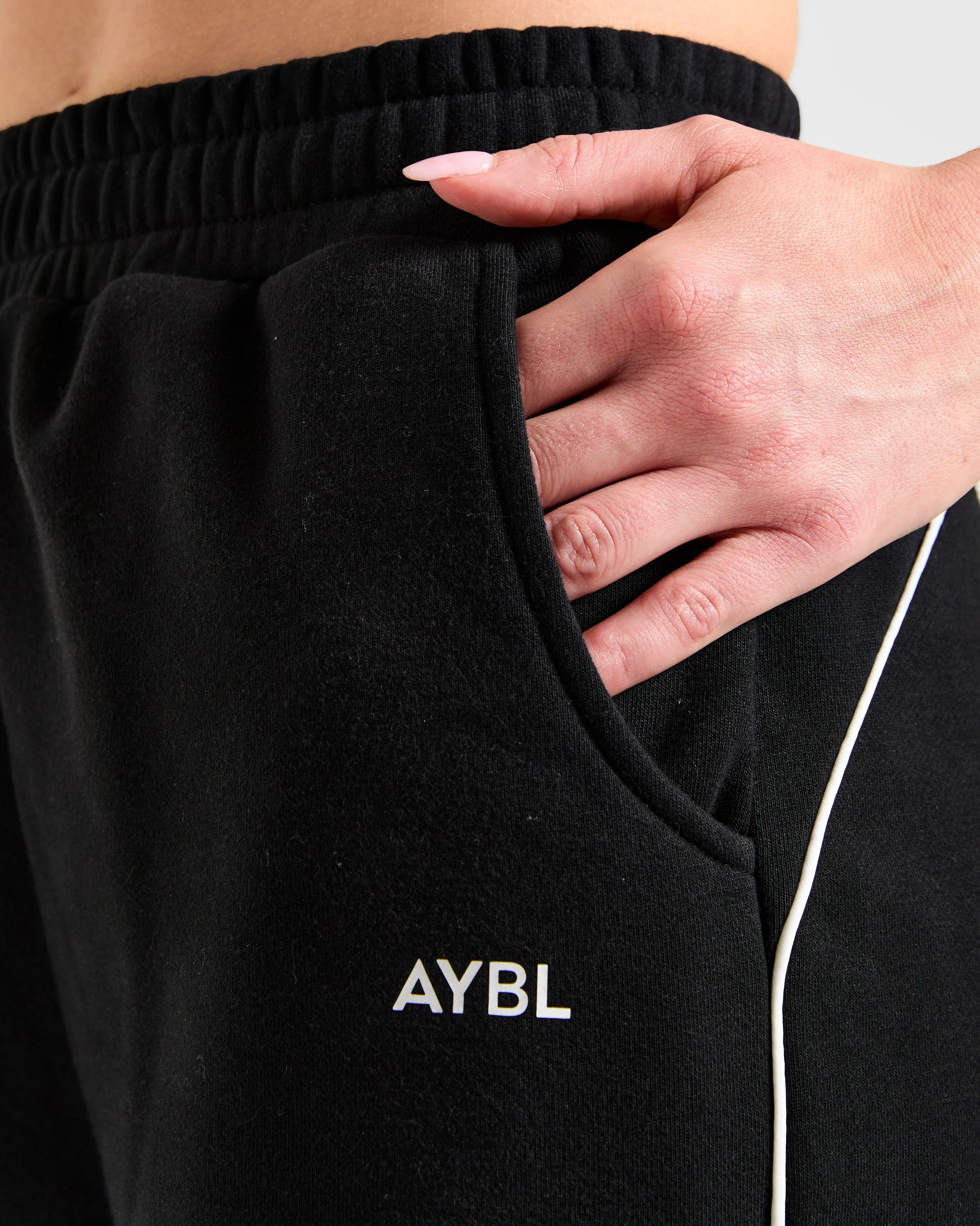 Form Straight Leg Joggers - Noir - Image 5