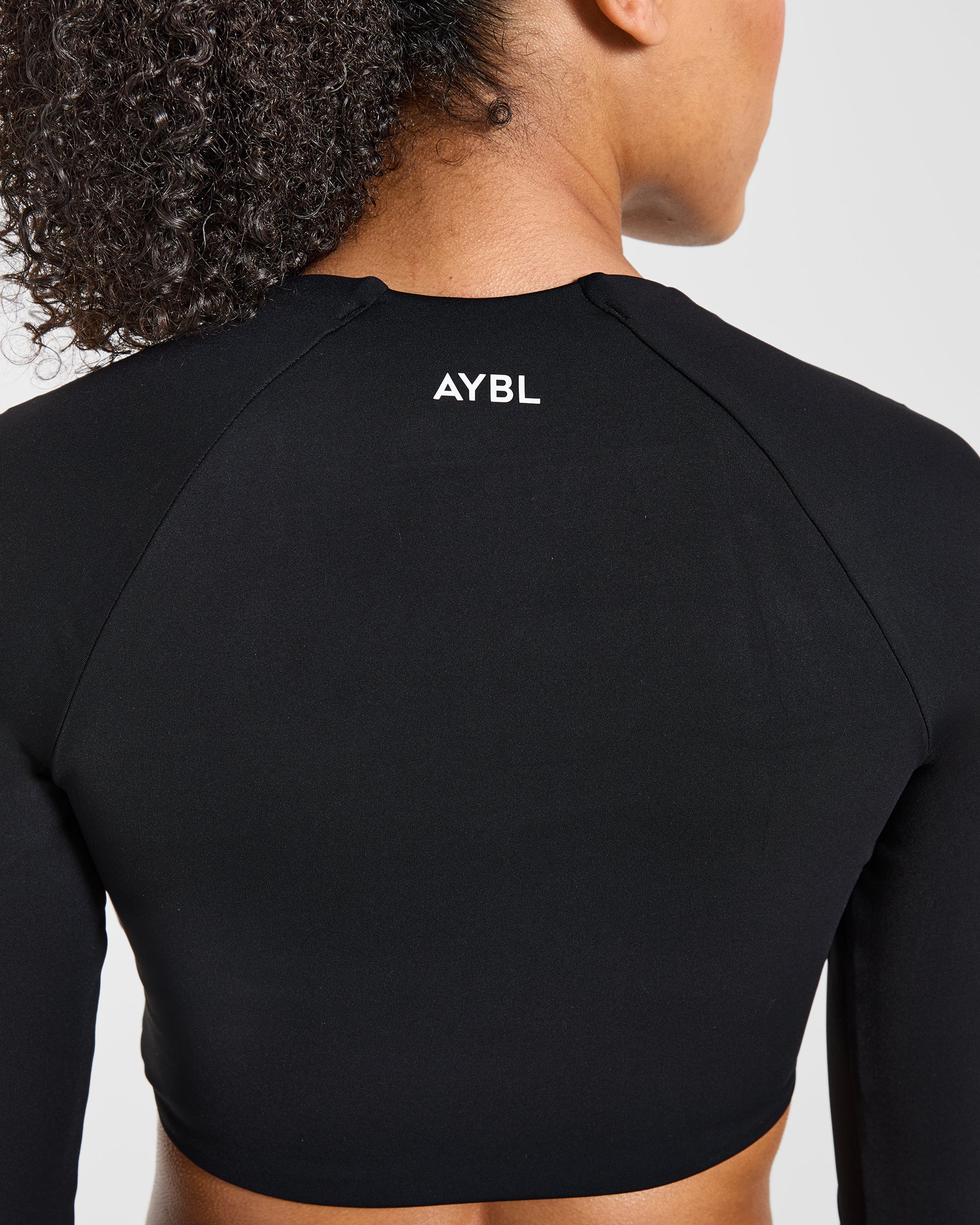Physique Long Sleeve Crop Top - Noir - Image 5