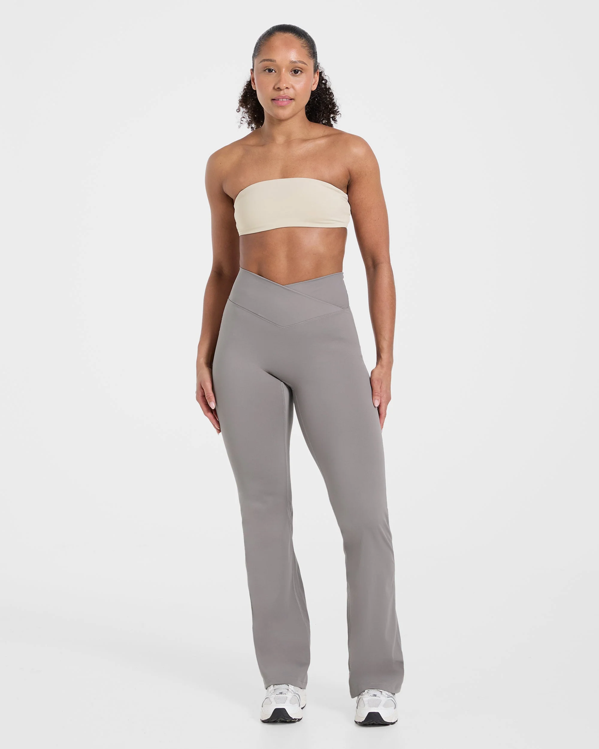 Sculpt Wrap Flared Leggings - Smoke Gris - Image 3