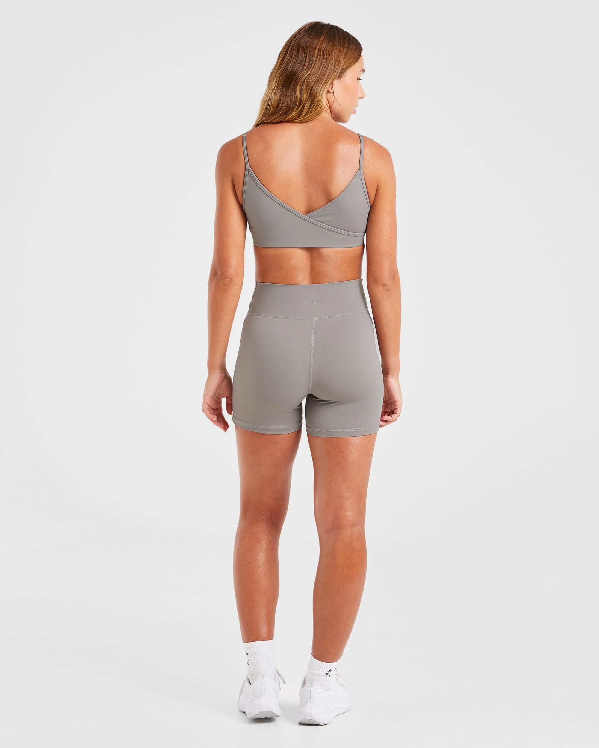 Sculpt Wrap Sports Bra - Smoke Gris - Image 4