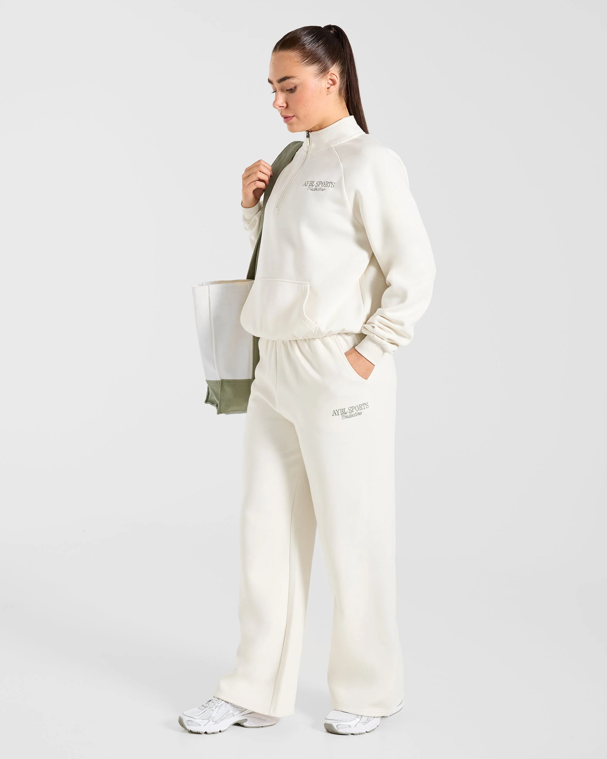 Sports Collective Oversized Straight Leg Joggers - Off Blanc/Vert - Image 7
