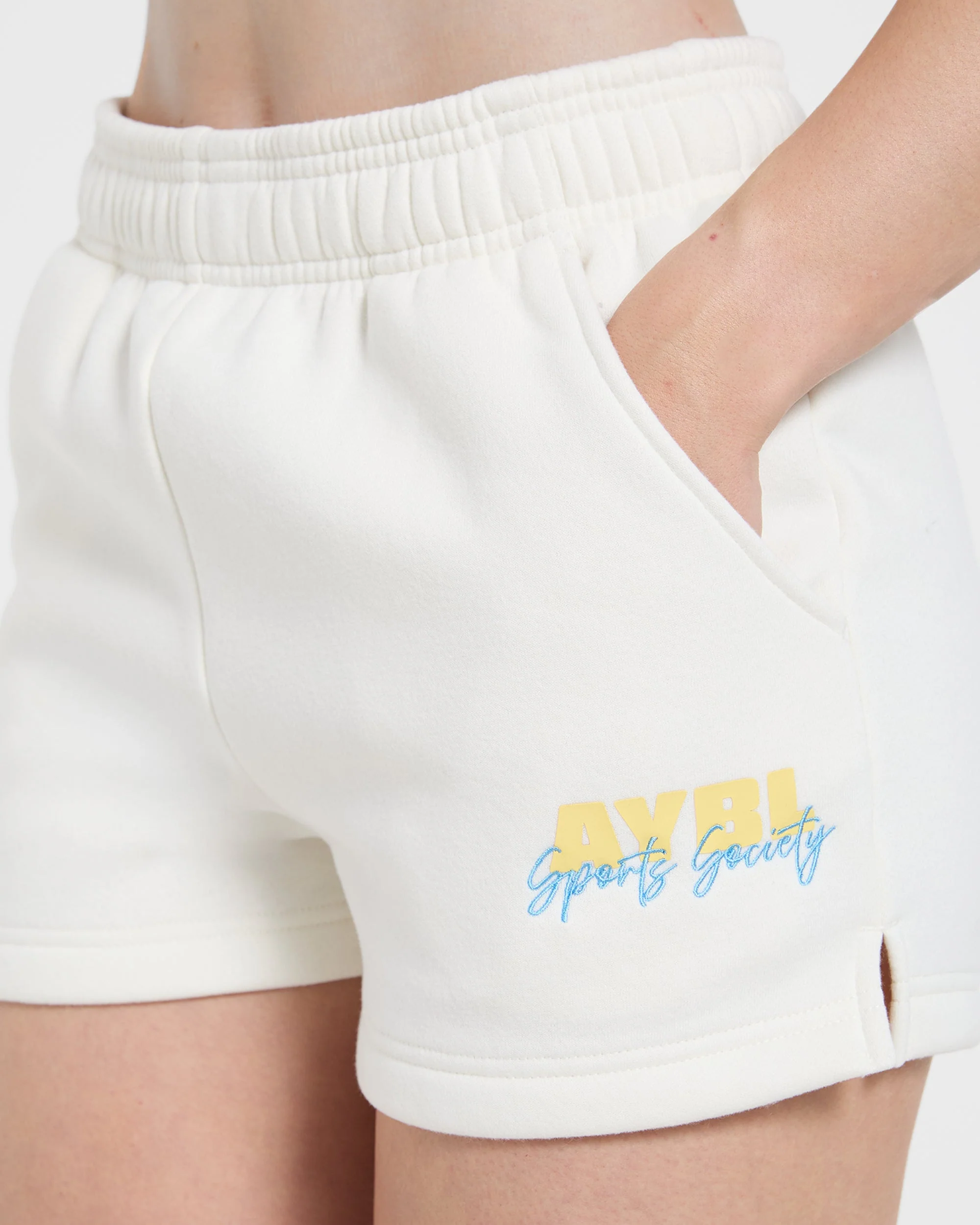 Sports Society Oversized Shorts - Off Blanc - Image 5
