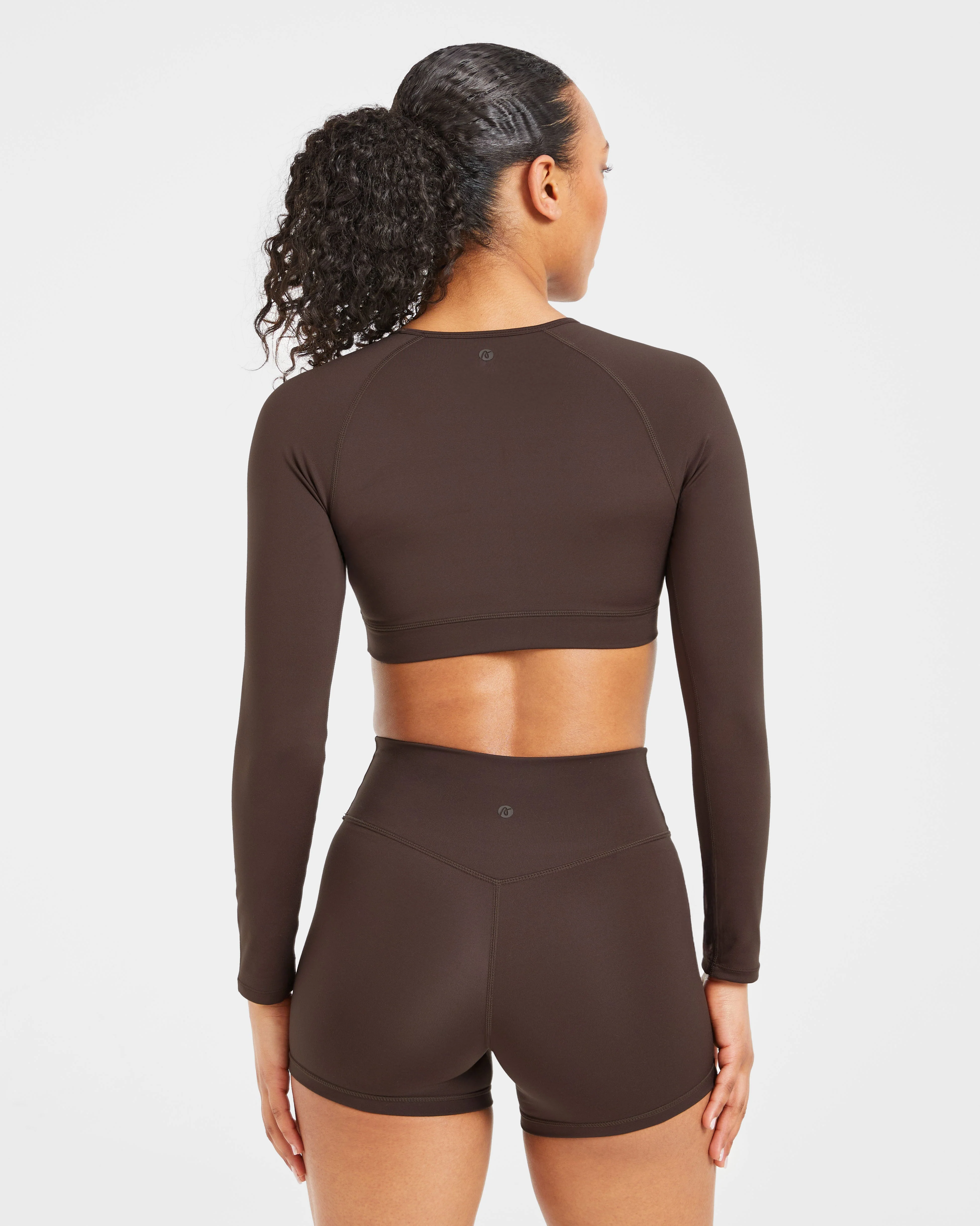 Staple Long Sleeve Crop Top - Coffee Brun - Image 2