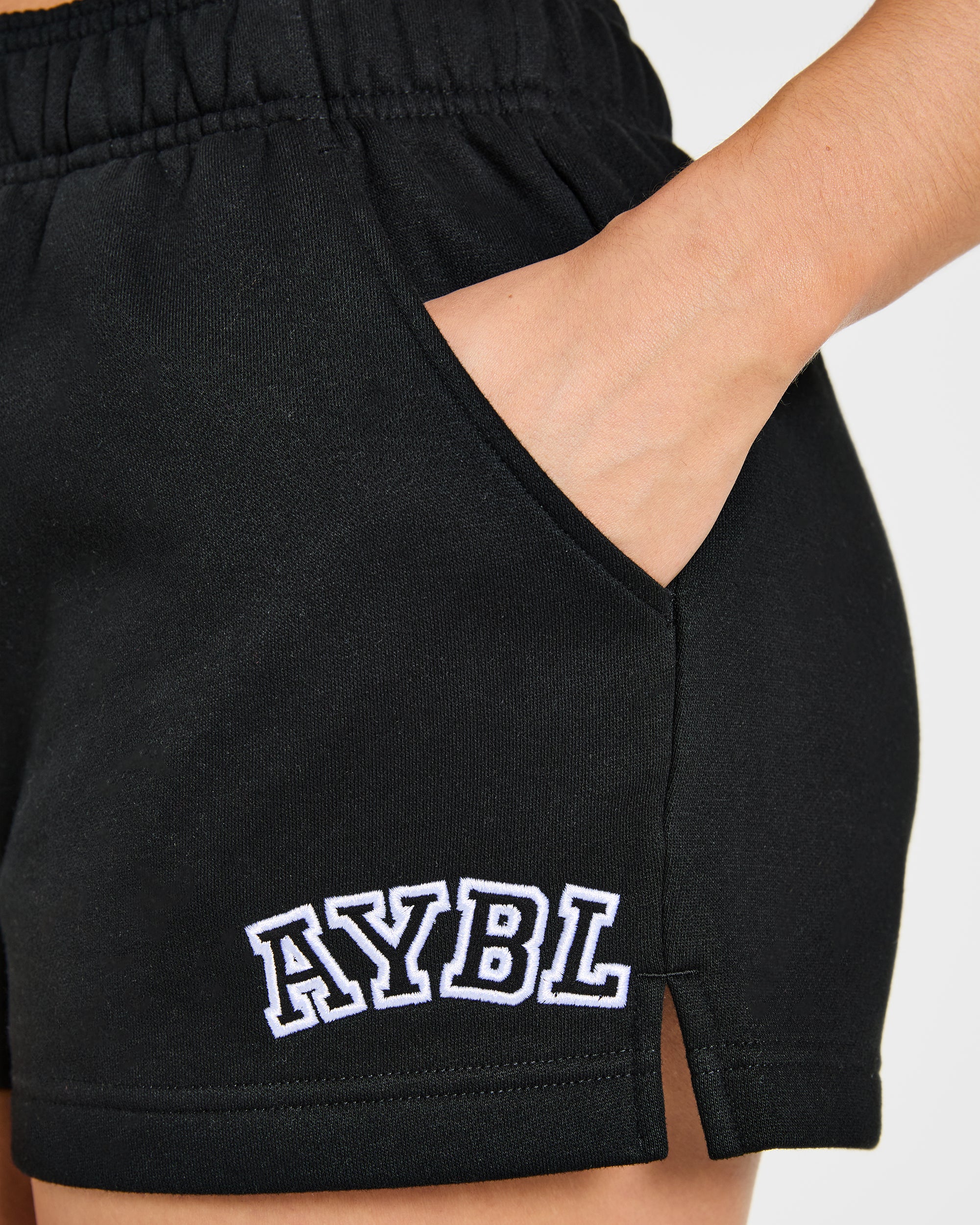 Varsity 2.0 Oversized Shorts - Noir - Image 6