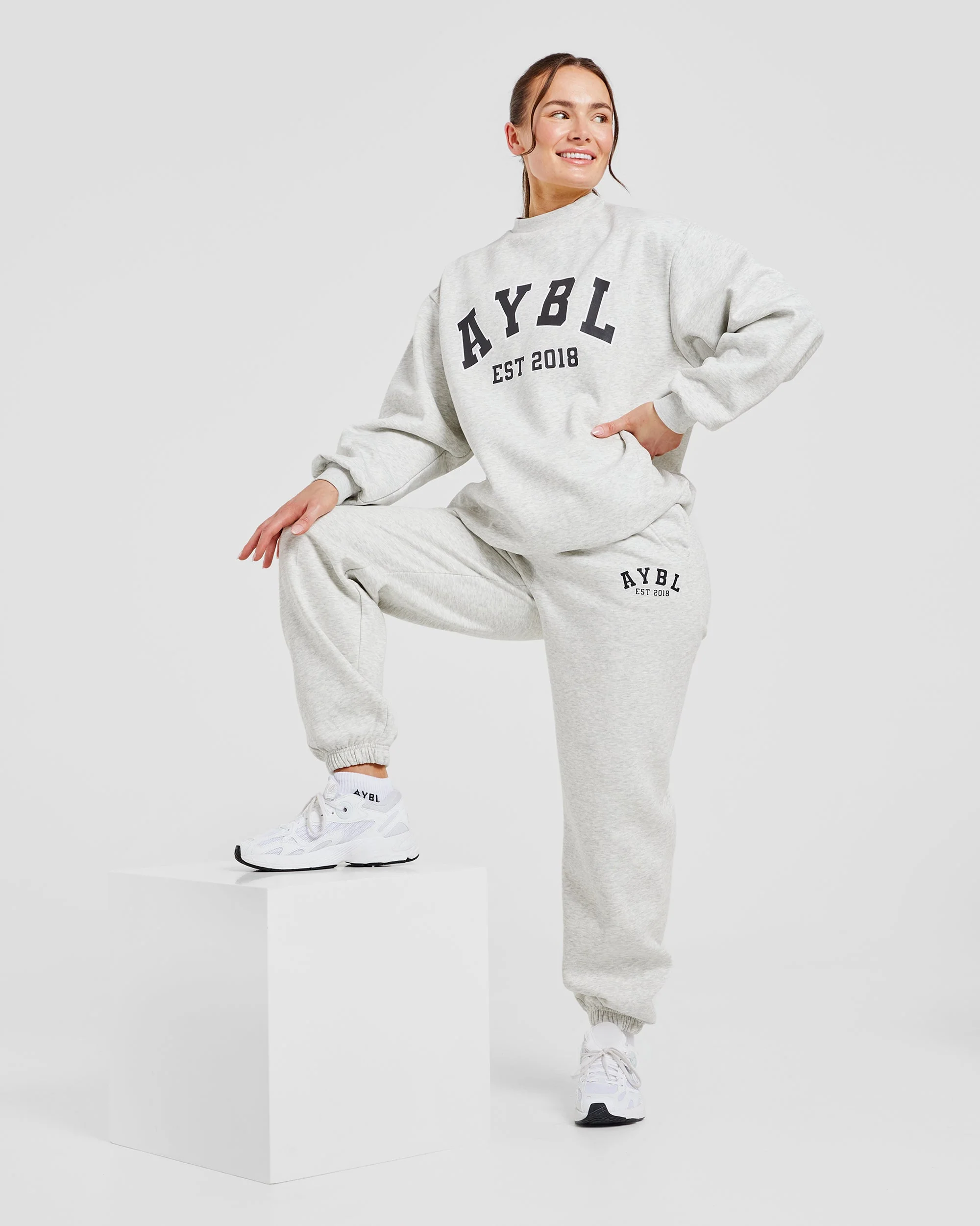 Varsity Graphic Oversized Joggers - Gris Marl - Image 5
